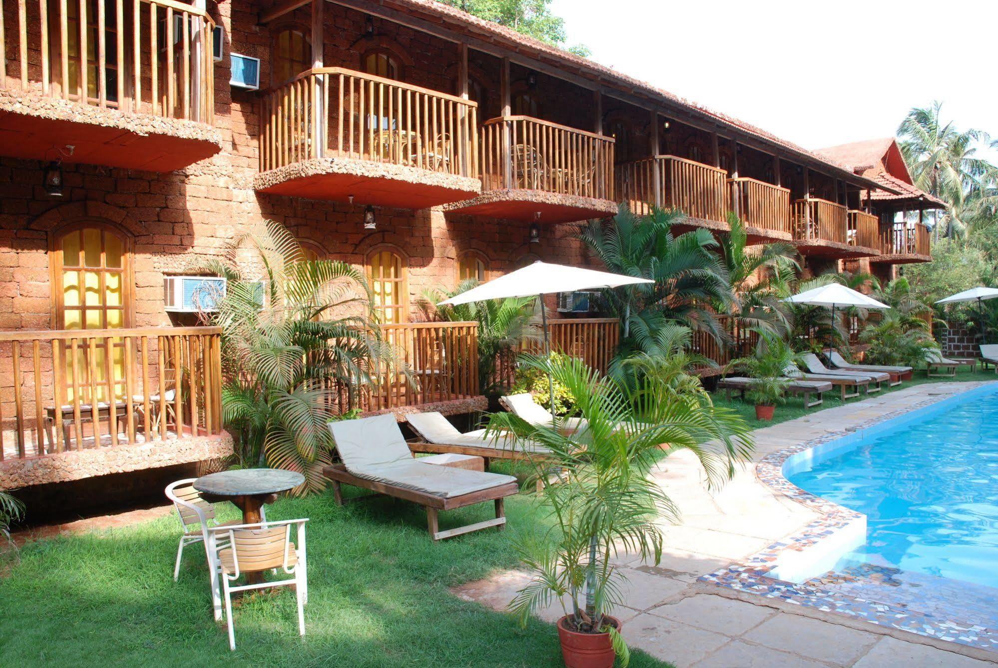 Sea Breeze Inn Resort Калангут Экстерьер фото