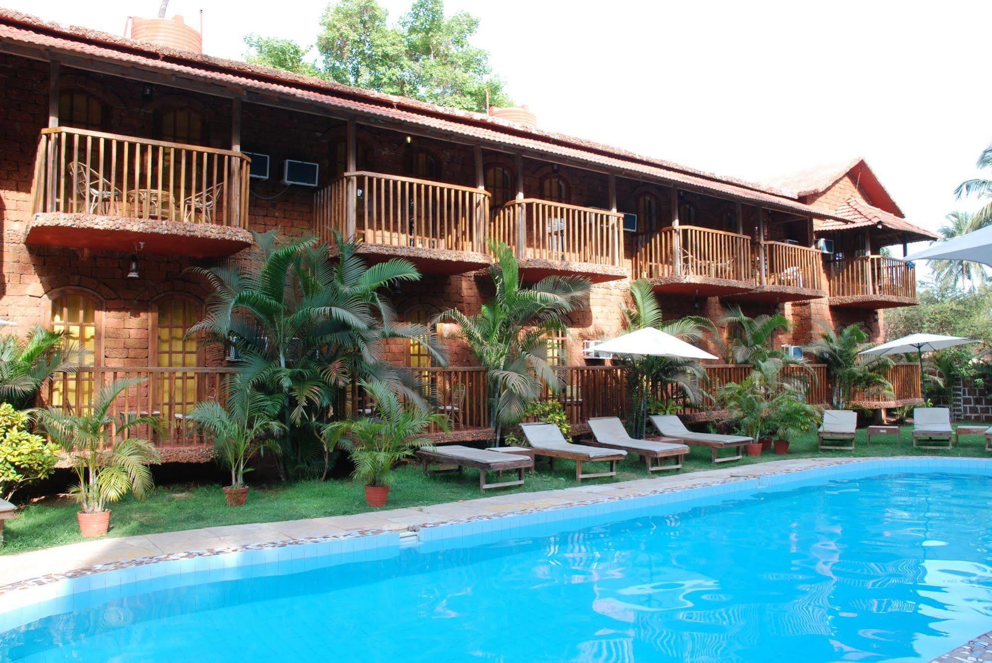 Sea Breeze Inn Resort Калангут Экстерьер фото