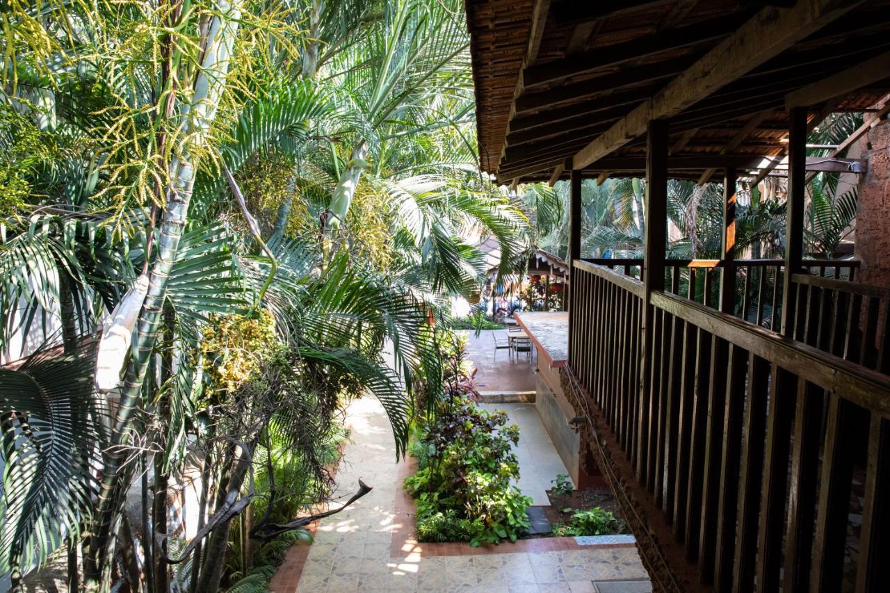 Sea Breeze Inn Resort Калангут Экстерьер фото